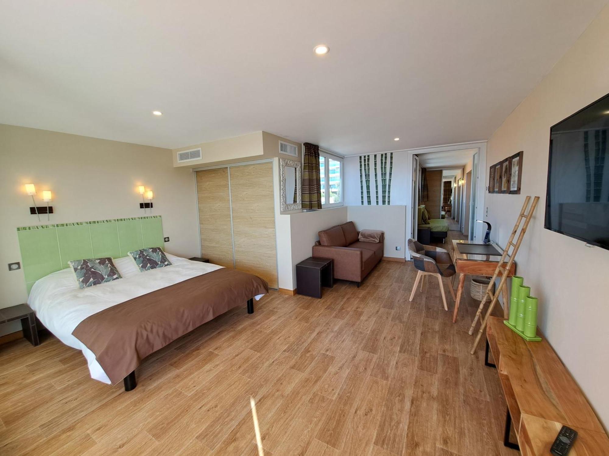 Veles Aparthotel Cannes