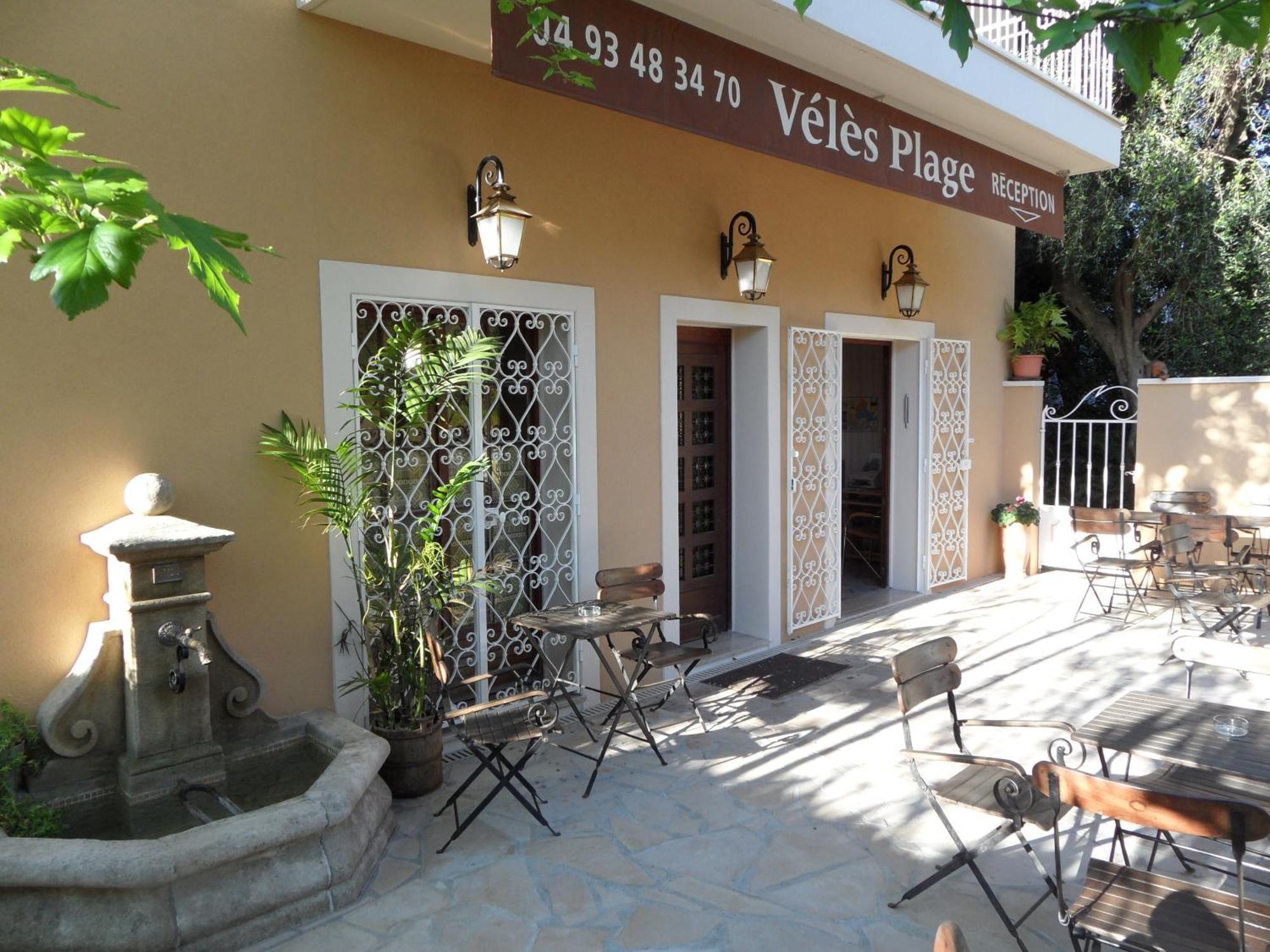 Aparthotel Veles 3*
