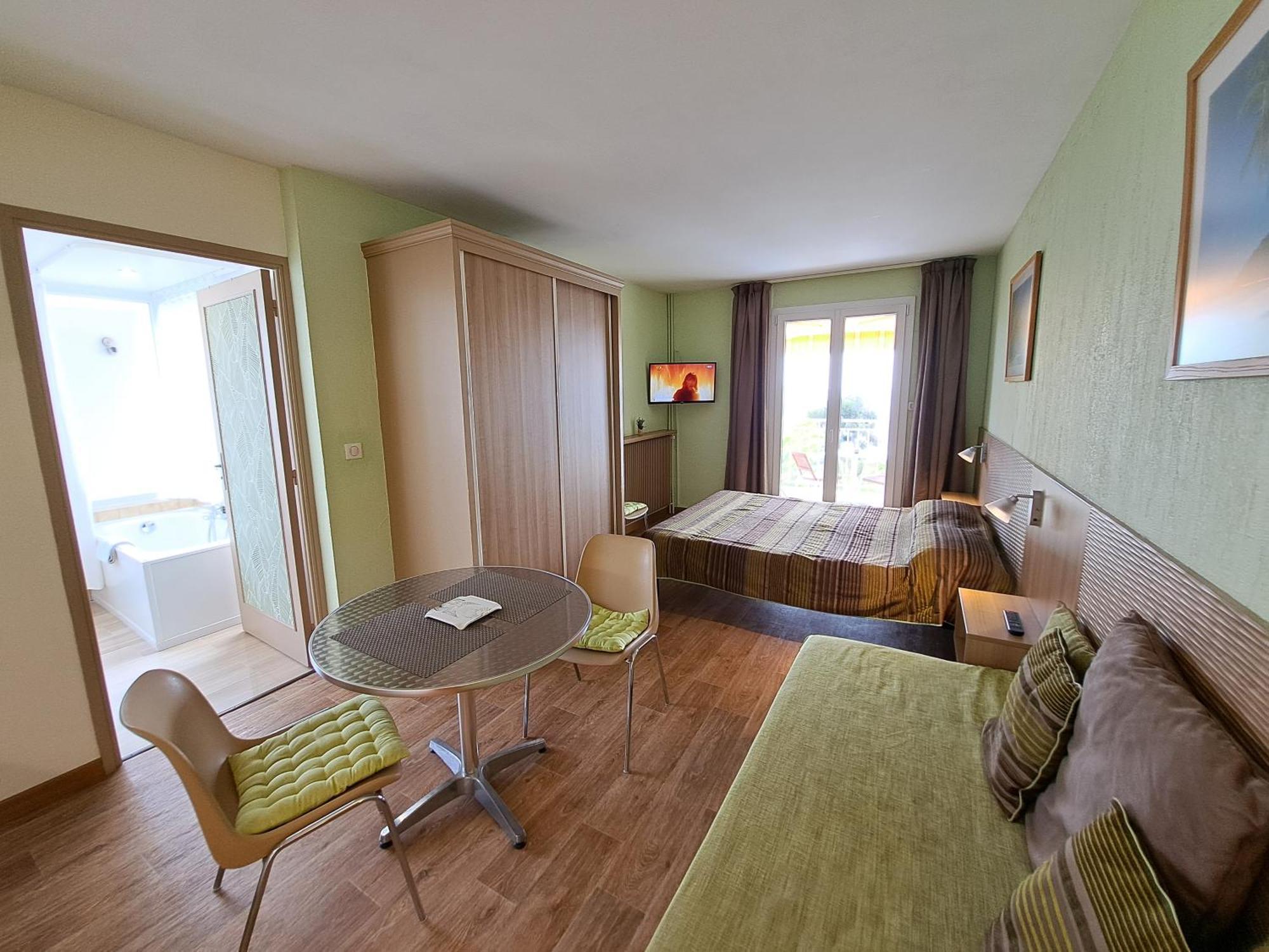 Veles Aparthotel Cannes